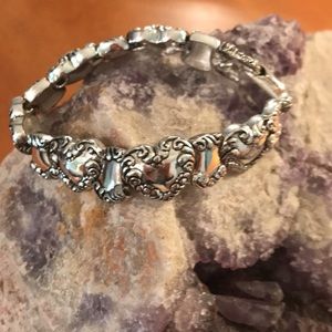 Pretty silver plated Heart bracelet